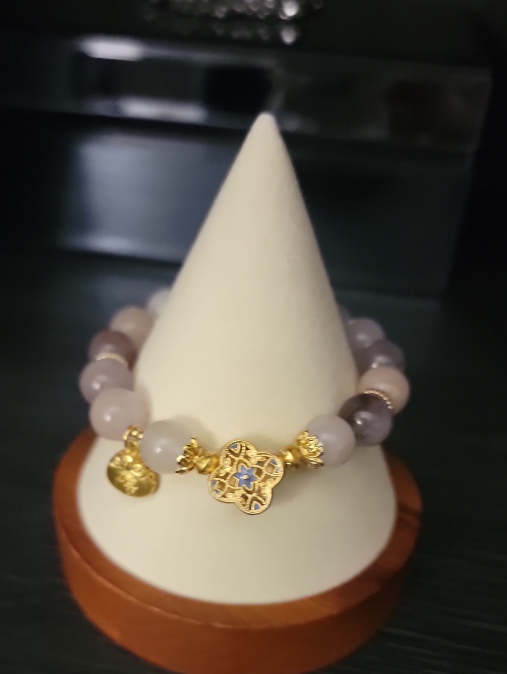 Quartz Gemstone With Gold Charm Money Bag And Clover